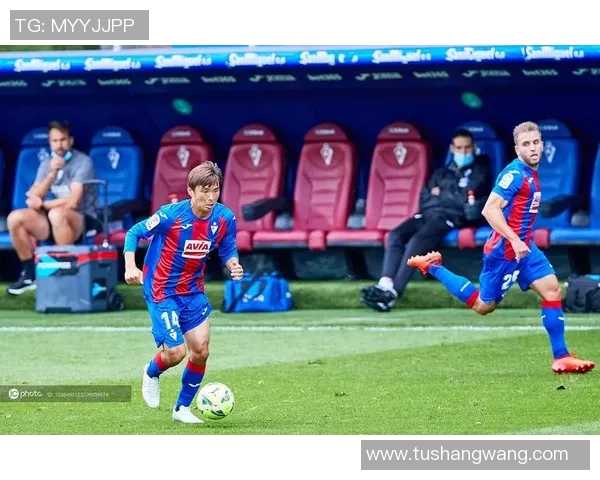 西甲激战巴塞罗那主场迎战埃瓦尔精彩直播全程回顾